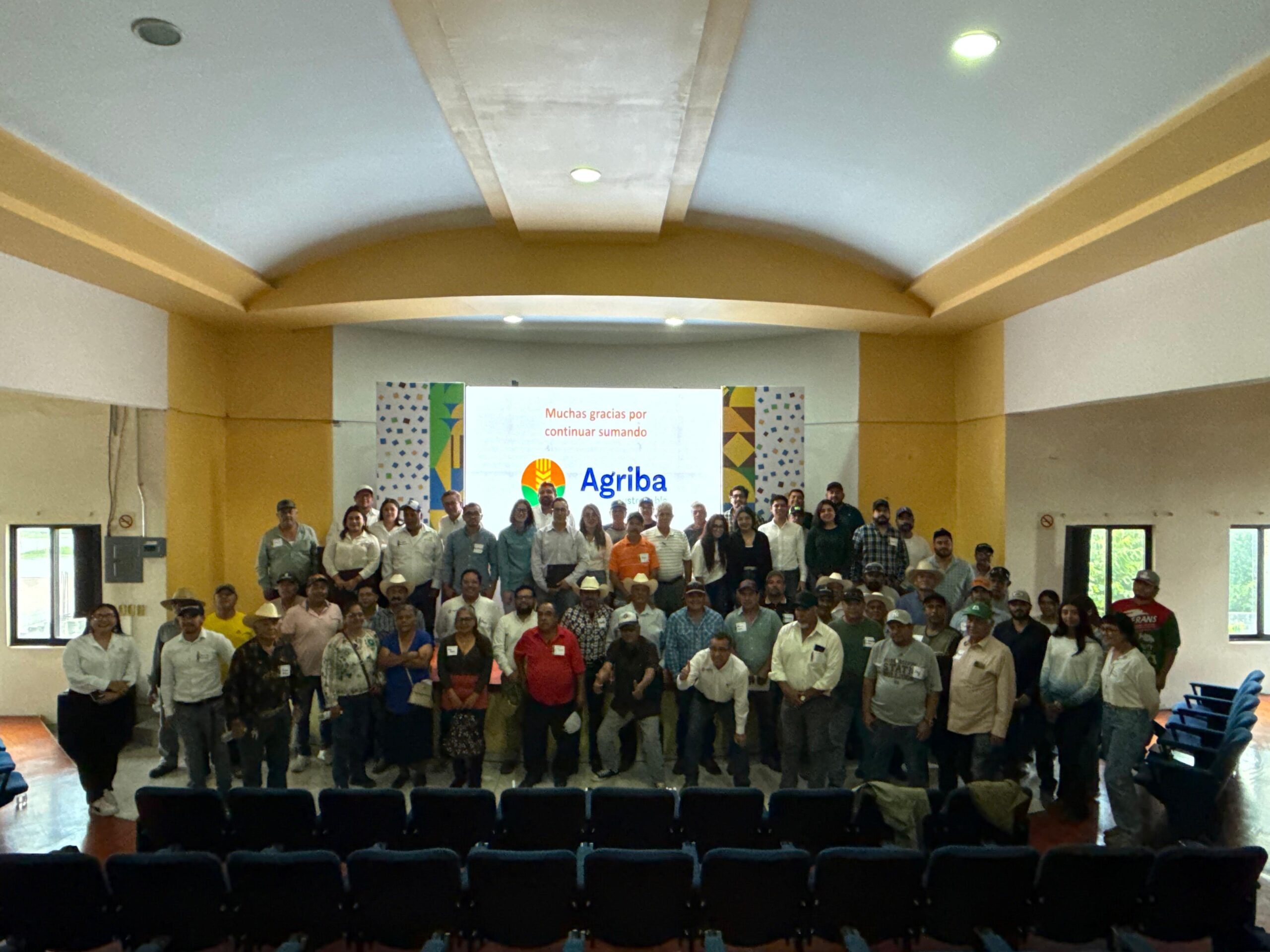 Productores del Bajío, representantes del CIMMYT, Grupo Trimex y PepsiCo se dieron cita en Valle de Santiago, Guanajuato, para compartir resultados, aprendizajes y experiencias del ciclo otoño-invierno 2024-2025 del proyecto Agriba, enfocado en agricultura sustentable en trigo. (Foto: Daniel Sandoval/CIMMYT)