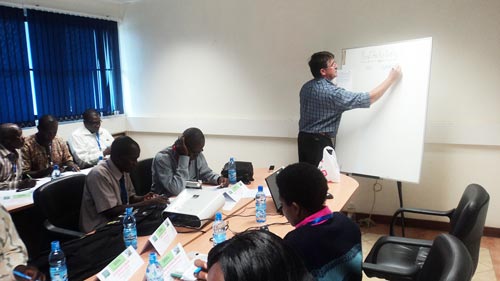 CIMMYT seed sytems lead John MacRobert facilitates a SEMIs seed production class at the College of Agriculture and Veterinary Sciences at the University of Nairobi. Photo: David Ndung’u/SEMIs