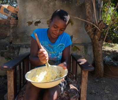 Ashley's mother, , prepares fritas made with vitamin A maize grown on their family farm. Photo: Matthew O'Leary/ CIMMYT