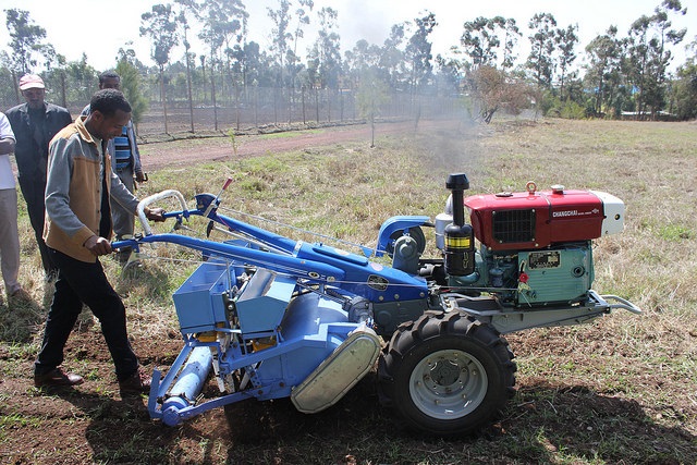 Bedilu Desta, an agricultural mechanization service provider, demonstrates a two-wheel tractor. (Photo: Frédéric Baudron/CIMMYT)