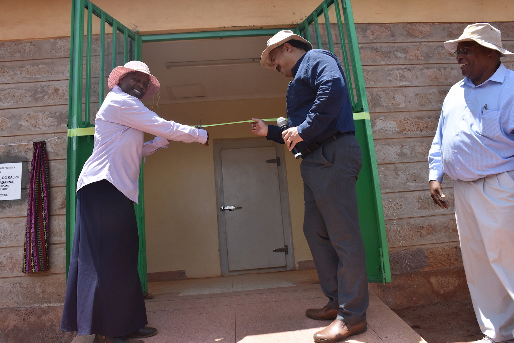 The director of KALRO's Food Crops Research Institute, Joyce Malinga (left), the director of CIMMYT Global Maize Program, B.M. Prasanna (center), and CIMMYT's Regional Representative, Stephen Mugo, open the maize seed cold room in Kiboko (Photo: Joshua Masinde/CIMMYT)