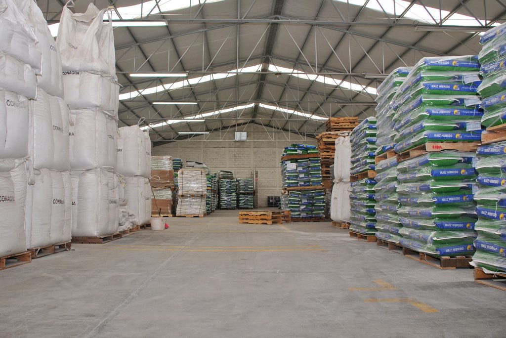 Seed storage warehouse at seed company Bidasem in Celaya, Guanajato state, México. (Photo: X. Fonseca/CIMMYT)