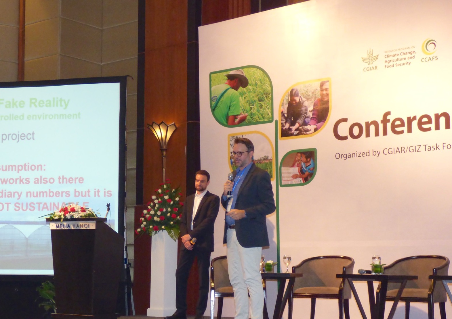 Lennart Woltering presents at the CCAFS SEA Conference in Vietnam. 