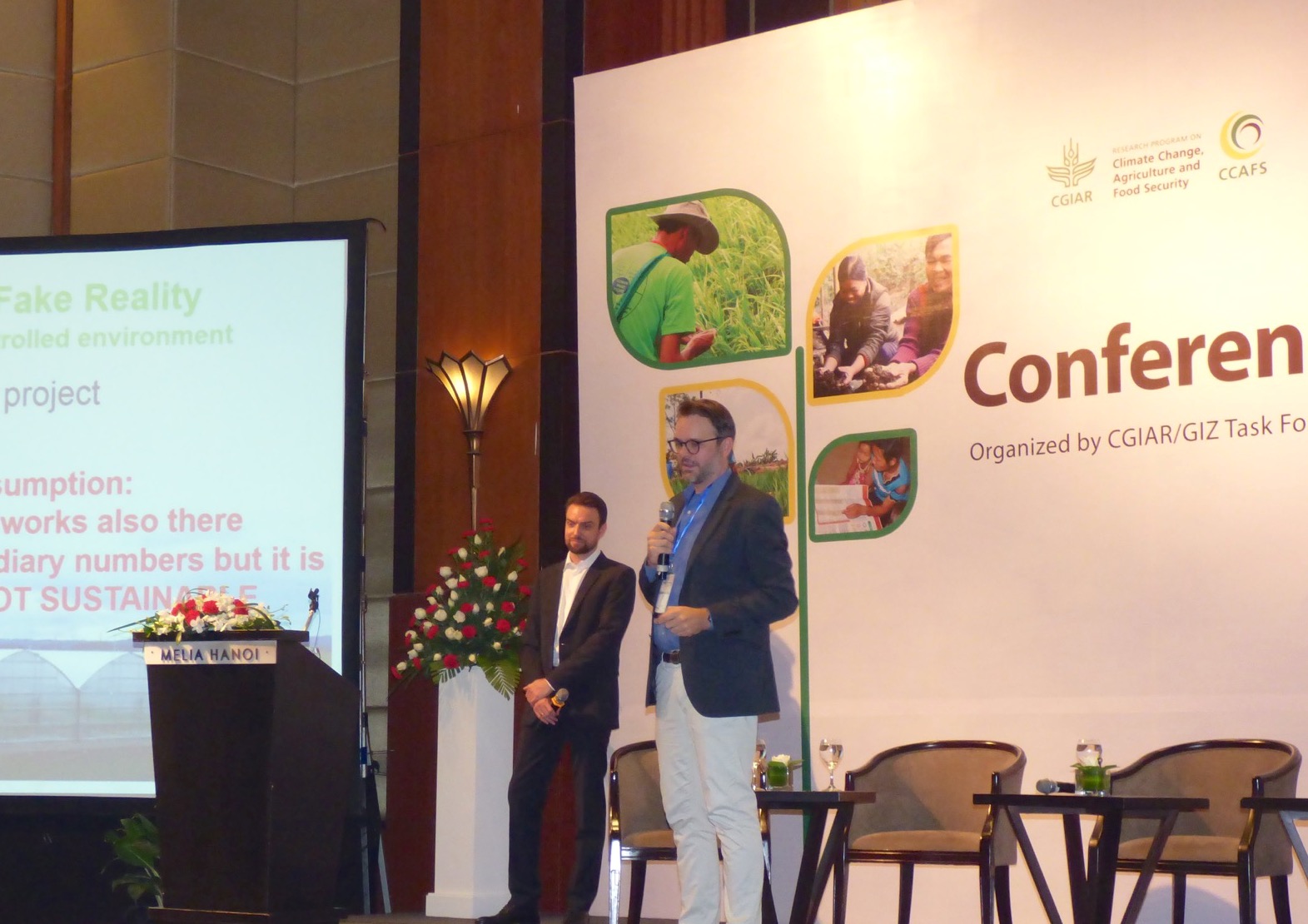 Lennart Woltering presents at the CCAFS SEA Conference in Vietnam.
