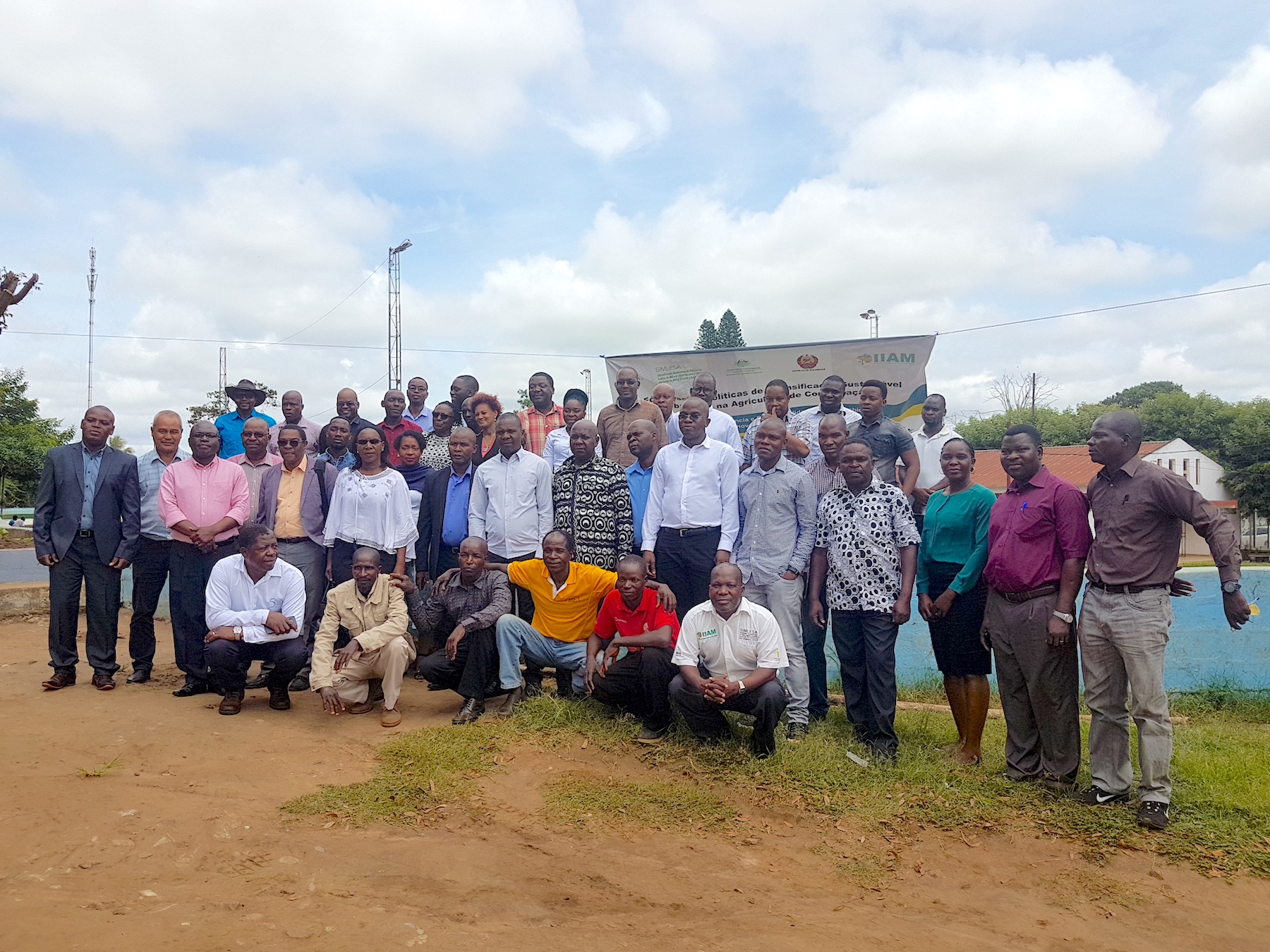 Participants of the SIMLESA policy forum in Chimoio, Manica province, Mozambique, pose for a group photo. 