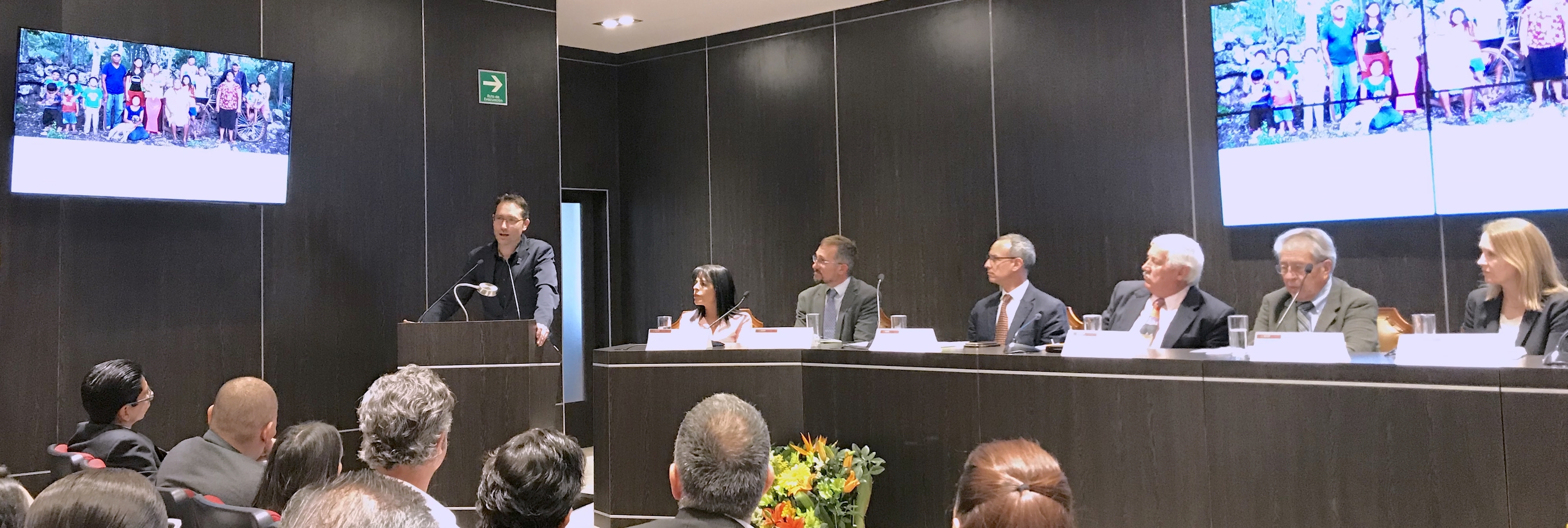 CIMMYT's director of innovative business strategies, Bram Govaerts (left), explained that three changes are needed to reduce the environmental impact of food systems in Mexico: innovation in production practices, reduction of food waste, and change of diets. (Photo: CIMMYT)