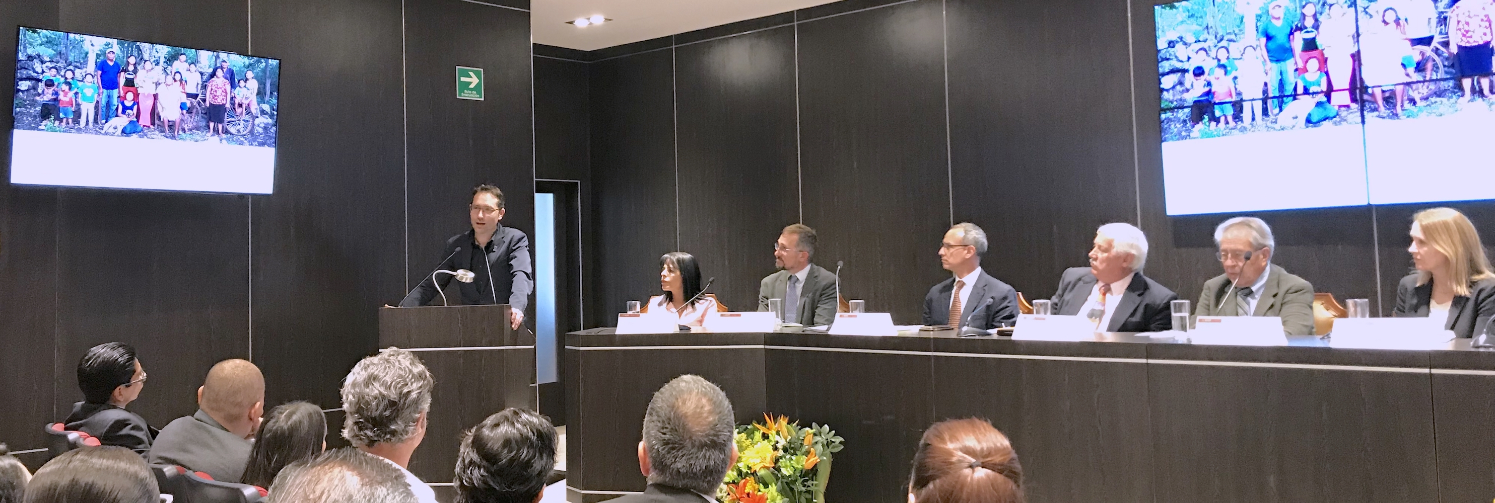 CIMMYT's director of innovative business strategies, Bram Govaerts (left), explained that three changes are needed to reduce the environmental impact of food systems in Mexico: innovation in production practices, reduction of food waste, and change of diets. (Photo: CIMMYT)