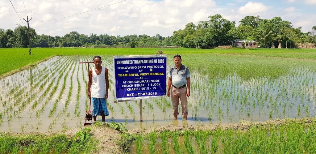 Service provider Azgad Ali and farmer Samaru Das have a fruitful relationship based on technology promoted through CIMMYT's SRSFI project.