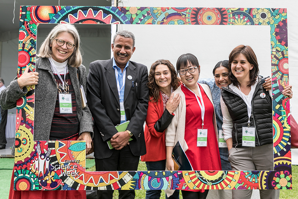 CIMMYT staff members take a selfie during CIMMYT's Science Week 2018. (Photo: Alfredo Saenz for CIMMYT)