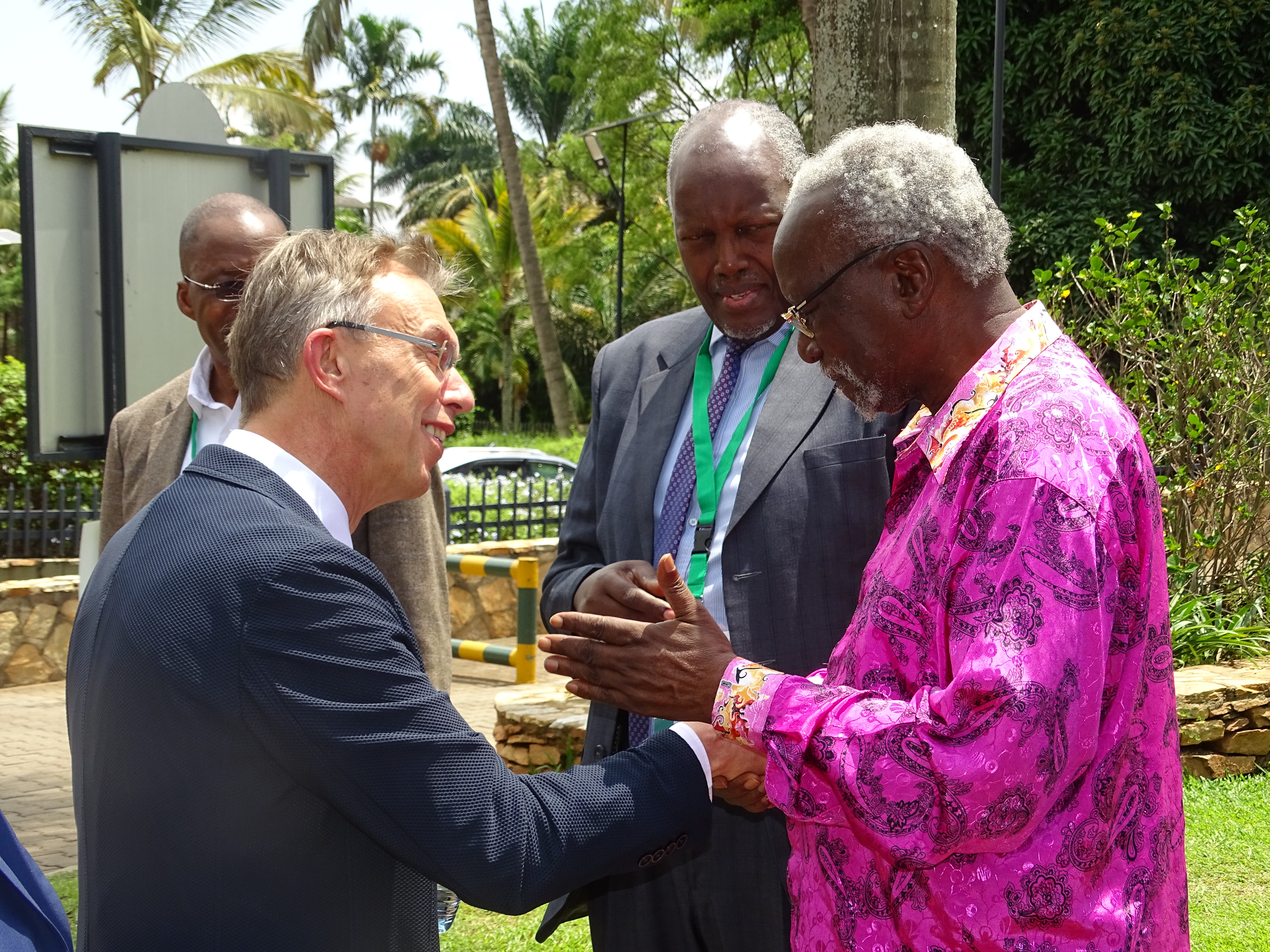 CIMMYT's director general Martin Kropff (left) greets Uganda's second deputy prime minister, Kirunda Kivejninja. (Photo: Jerome Bossuet)