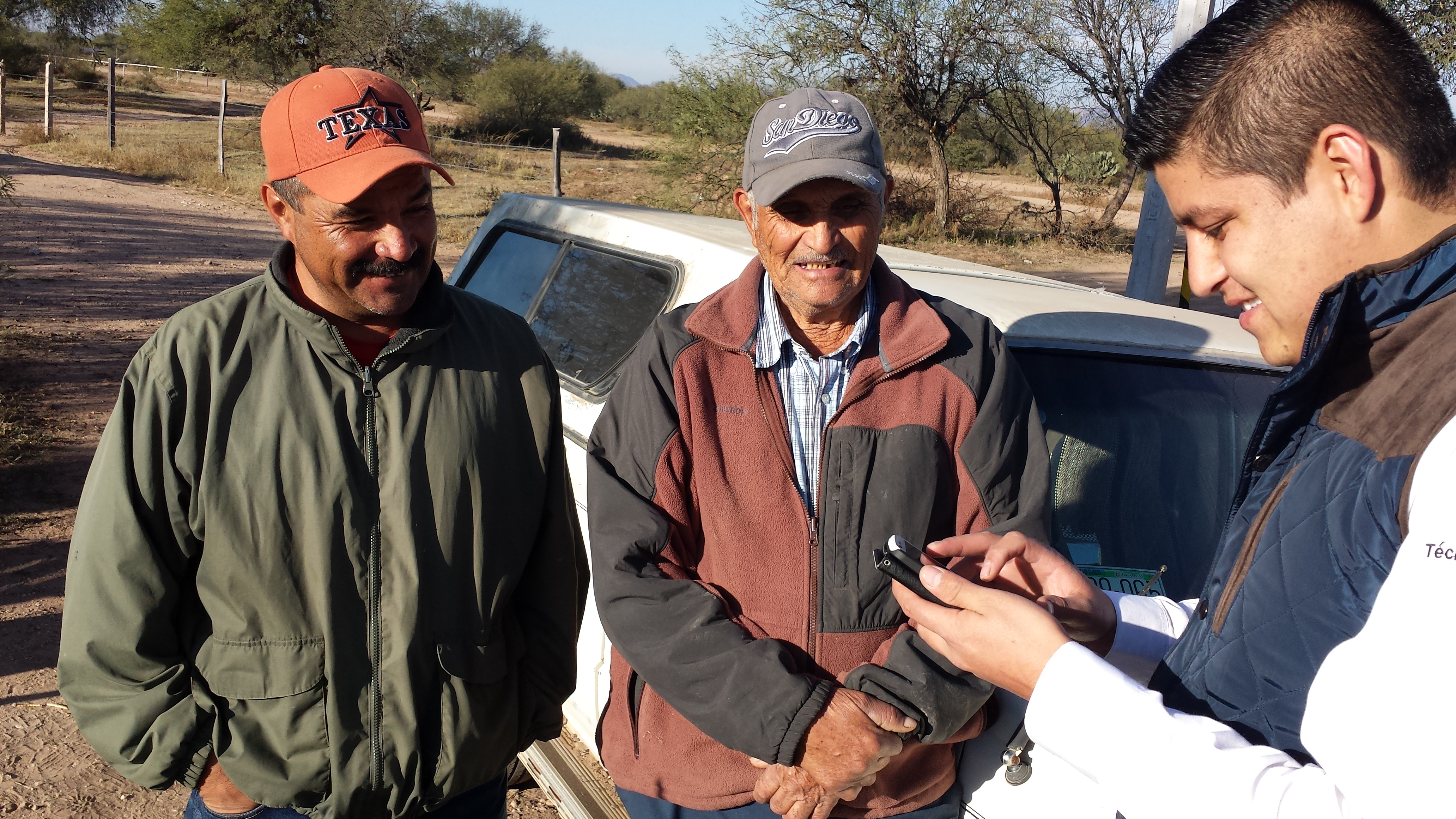 Surveyors in Mexico collect data from farmers. (Photo: CIMMYT)