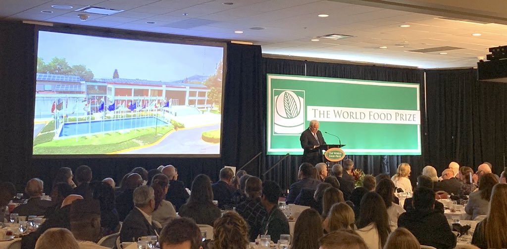 “CIMMYT is the center with the most effective maize and wheat breeding programs in the world,” said Víctor Villalobos, Mexico’s Agriculture and Rural Development secretary, during his keynote address at the Borlaug Dialogue. (Photo: Mary Donovan/CIMMYT)