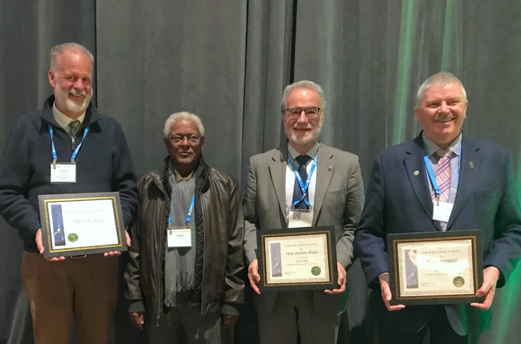 CIMMYT scientists Thomas Payne (left), Hans-Joachim Braun (third from left) and Alex Morgunov (right) celebrate their award with World Food Prize laureate and former CIMMYT wheat program director Sanjaya Rajaram. (Photo: Johanna Franziska Braun/CIMMYT)