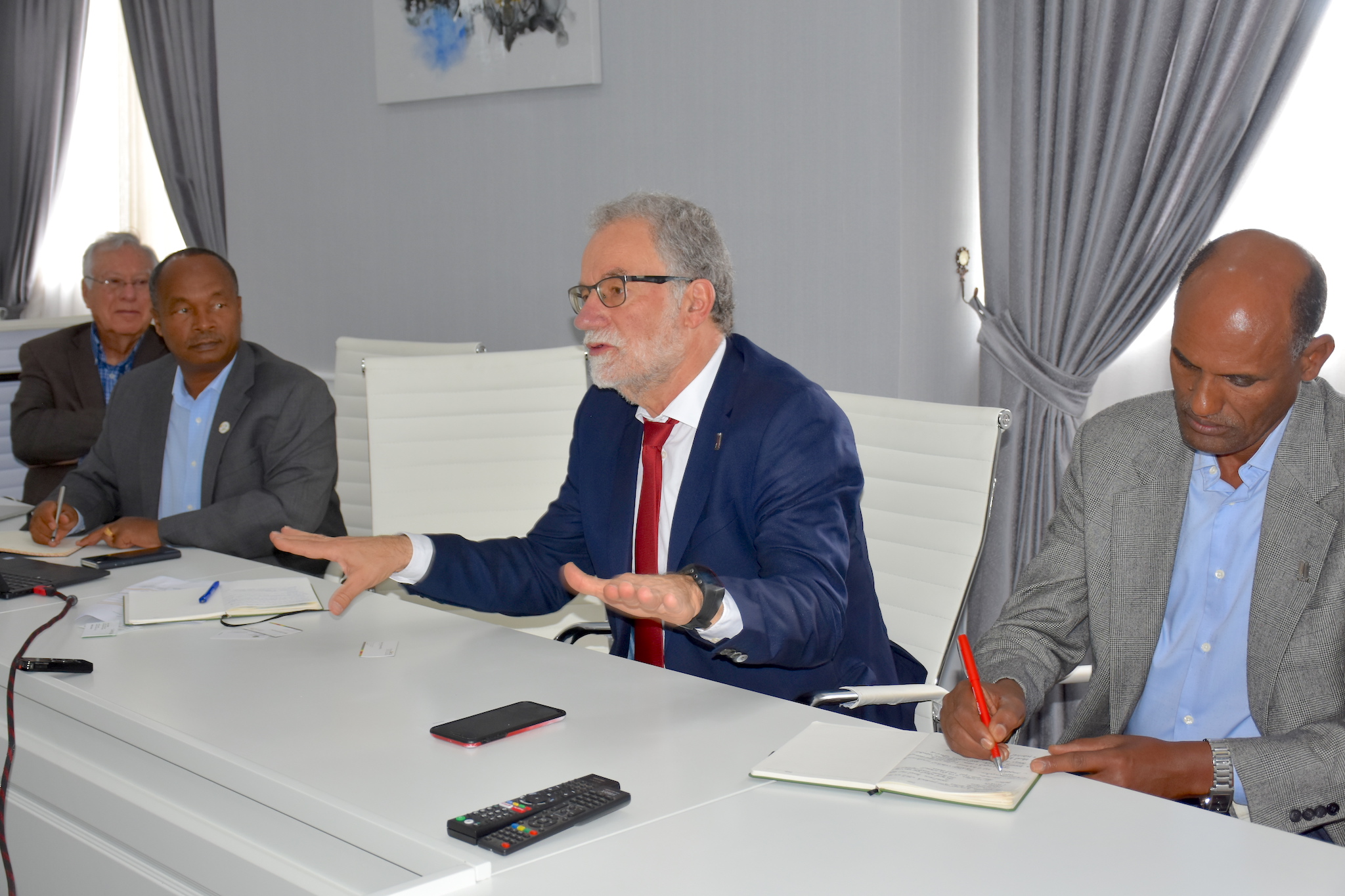 Hans Braun (center), director of CIMMYT’s Global Wheat Program, speaks at the meeting. (Photo: Simret Yasabu/CIMMYT)