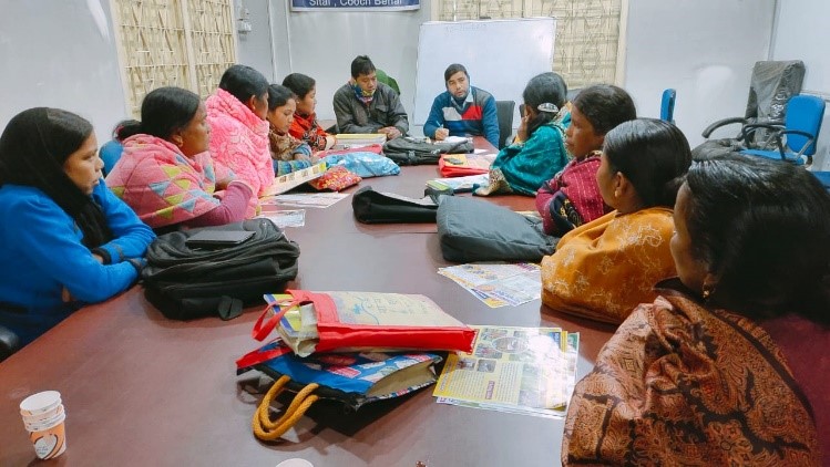 Representatives of the Satmile Satish Club (SSCOP) meet with members of the Grambikash Farmers Producer Company in Sitai, Cooch Behar, West Bengal, India. (Photo: SSCOP)