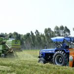 A farmer uses a tractor fitted with a Happy Seeder. (Photo: Vedachalam Dakshinamurthy/CIMMYT)