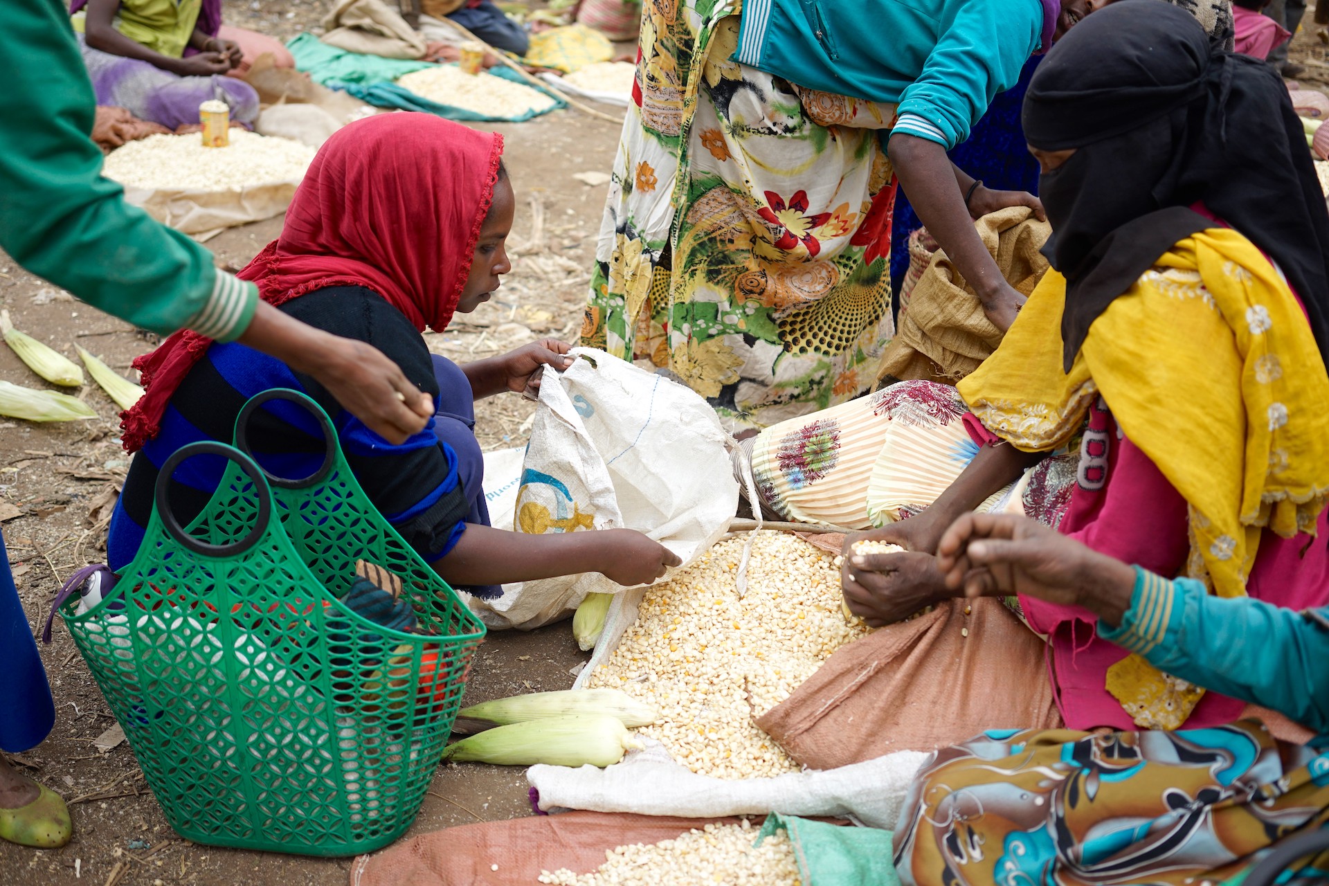 A woman sells maize at the market in Sidameika Tura, Arsi Negele, Ethiopia. (Photo: Peter Lowe/CIMMYT)
