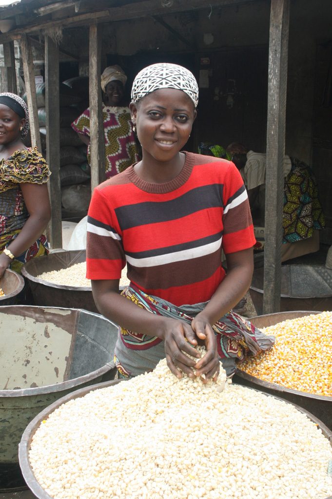 Woman selling white maize at Bodija market in Ibadan, Nigeria. (Photo: Adebayo O./IITA)
