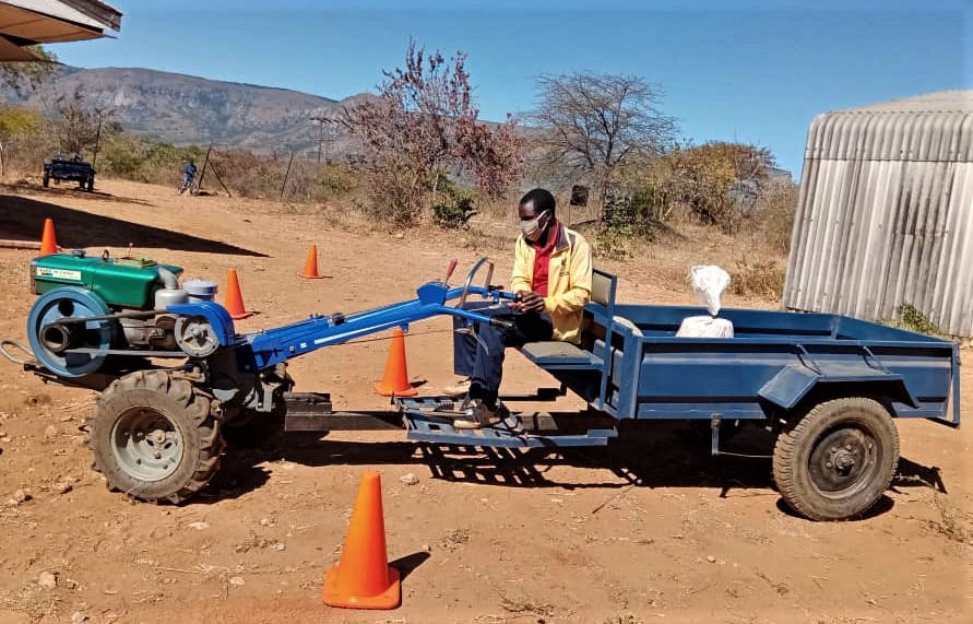 Zvikomborero Karimudengu skillfully operates a two-wheel tractor and trailer during a training session in Nyanga South district, Zimbabwe. Small scale mechanization services are proving to be immensely useful during the COVID-19 pandemic as services can be provided while adhering to social distancing regulations and without requiring additional labour. (Photo: Dorcas Matangi/CIMMYT)