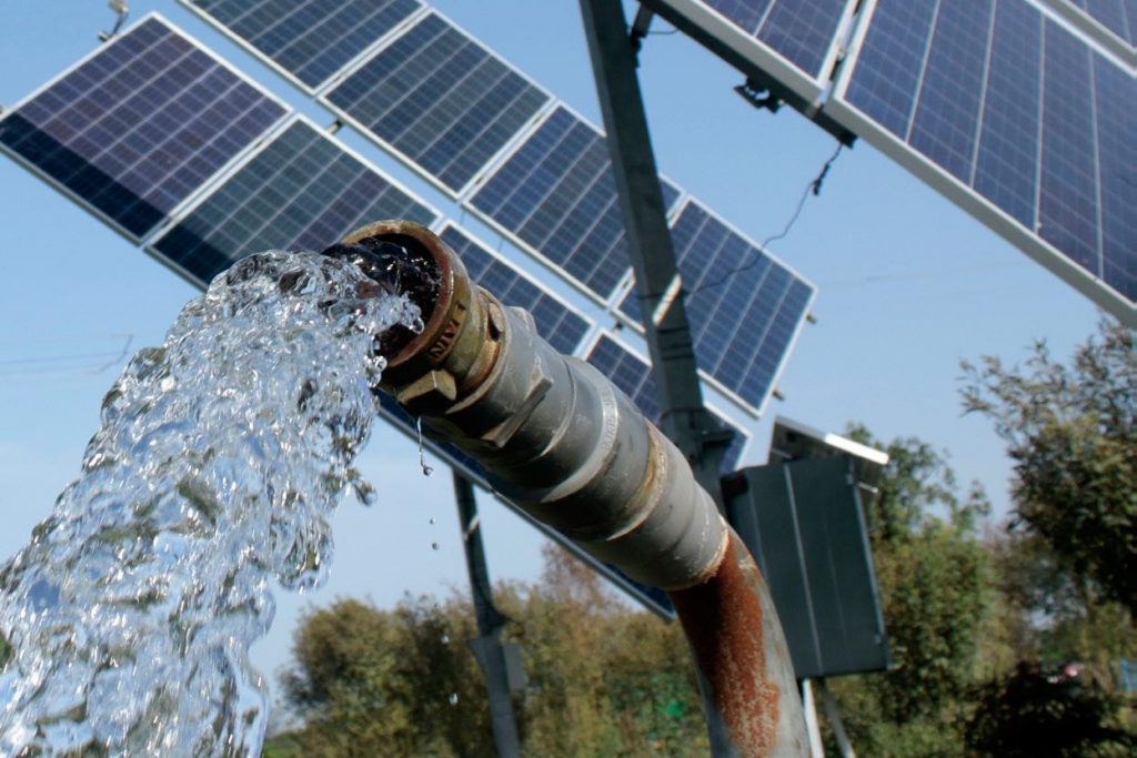 A solar powered irrigation pump in use, India. (Photo: Ayush Manik/CCAFS)