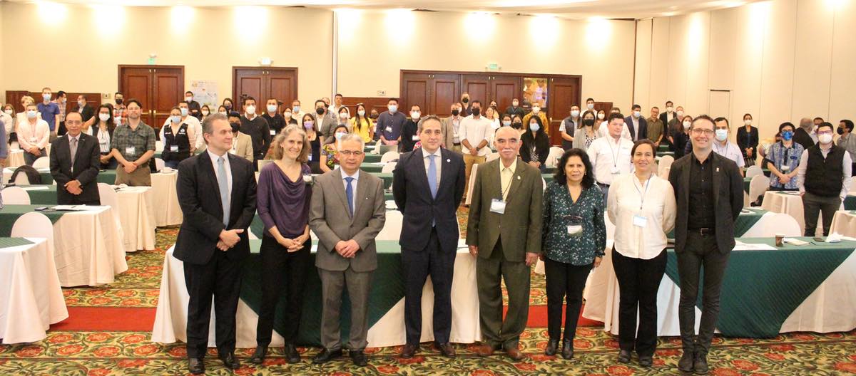 Representatives from CGIAR leadership, CGIAR Centers, government and other stakeholders stand for a group photo during the launch of the AgriLAC Resiliente Initiative in Guatemala City. (Photo: CGIAR)