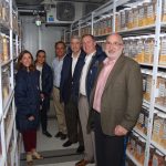 (From left to right) Carolina Sansaloni, a translator, Kevin Pixley, Ted McKinney, RJ Karney and John Goldberg visit CIMMYT’s Wellhausen and Anderson Genetic Resources Center, housing the maize and wheat genebanks. (Photo: Francisco Alarcón/CIMMYT)