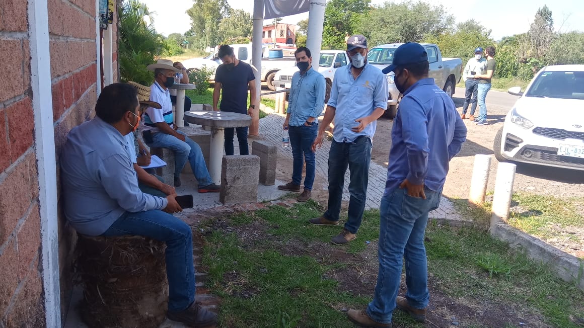 Representantes del CIMMYT y Verne Ventures entrevistan a productores con el objetivo de mejorar su acceso a servicios digitales el 22 de septiembre 2020 en Pénjamo, Guanajuato.