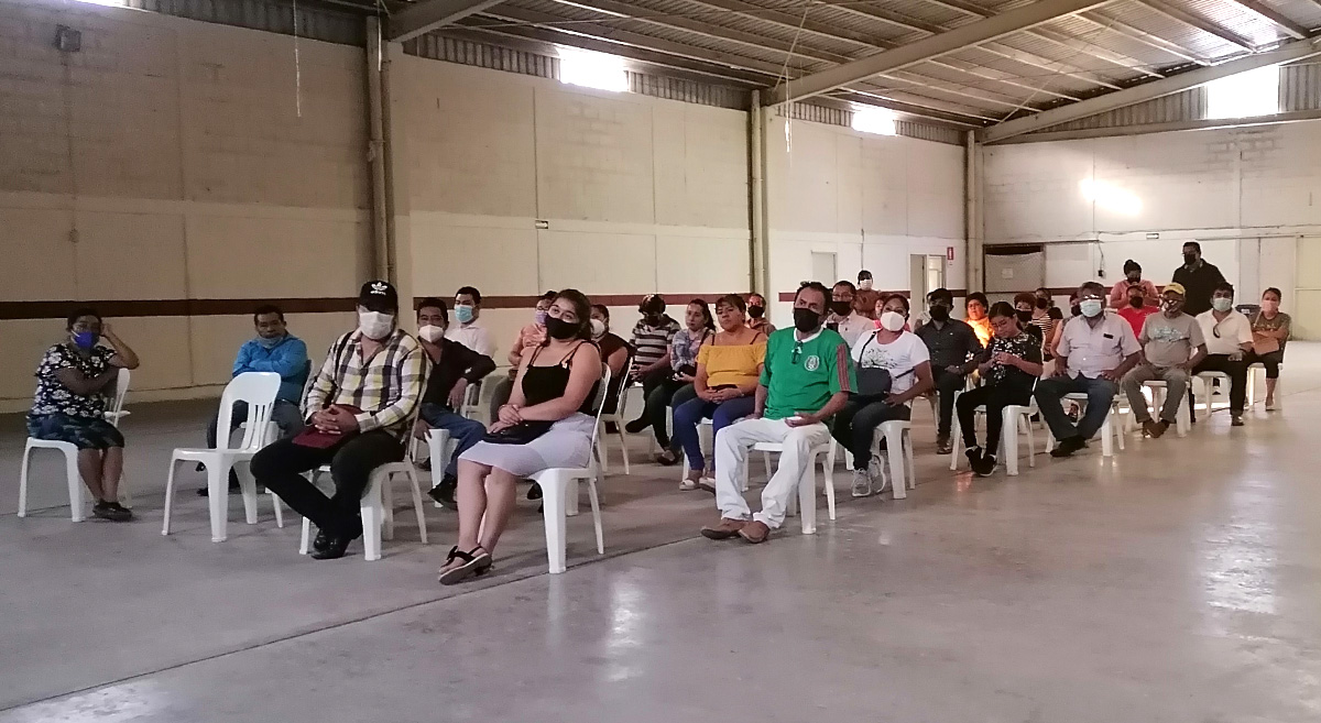 Pláticas de sensibilización sobre utilidad del seguro agrícola, en la zona de las Altas Montañas, en Veracruz, México. (Foto: Tecnología Agropecuaria Aplicada al Campo)