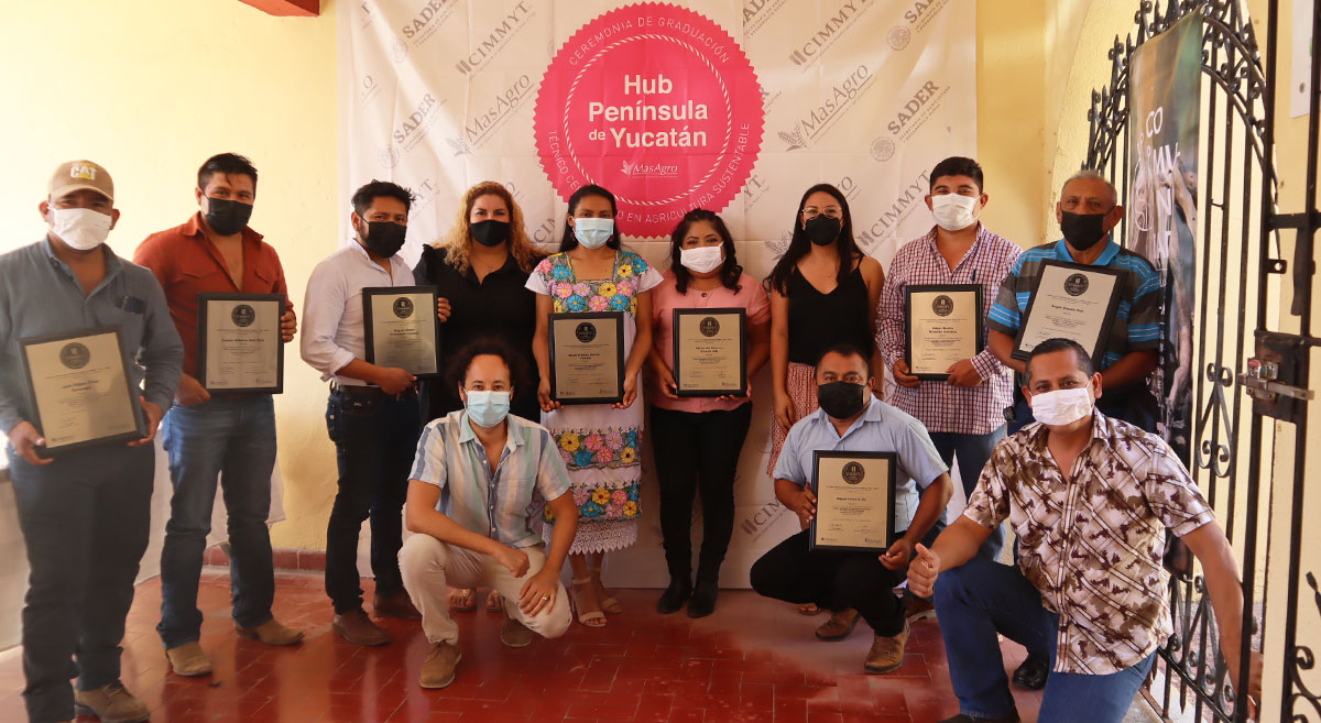 Egresados del curso Técnico Certificado en Agricultura Sustentable de la Península de Yucatán. (Foto: Hub Península de Yucatán/CIMMYT)