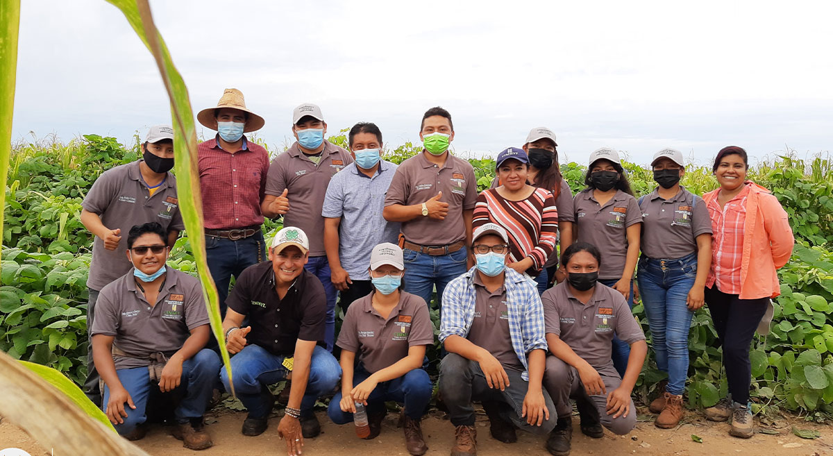 Alumnos de la Universidad para el Bienestar Benito Juárez García, Sede Calkiní, en Yucatán, México. (Foto: Hub Península de Yucatán)