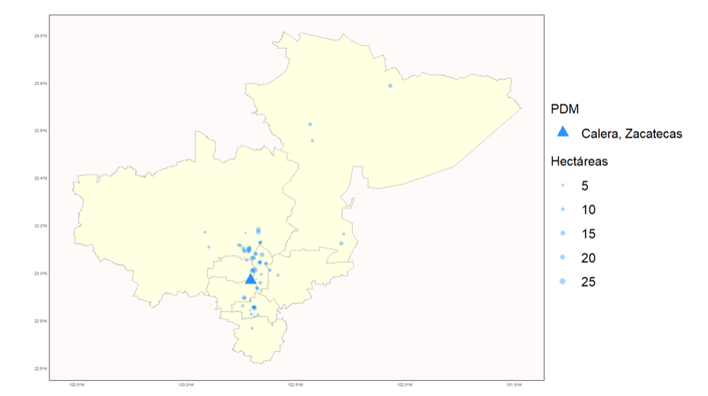 Ubicación del punto de maquinaria de Aguas Firmes (triangulo) en Calera, Zacatecas, y parcelas (en escala de acuerdo a tamaño) (círculos) donde se ha usado la maquinaria.