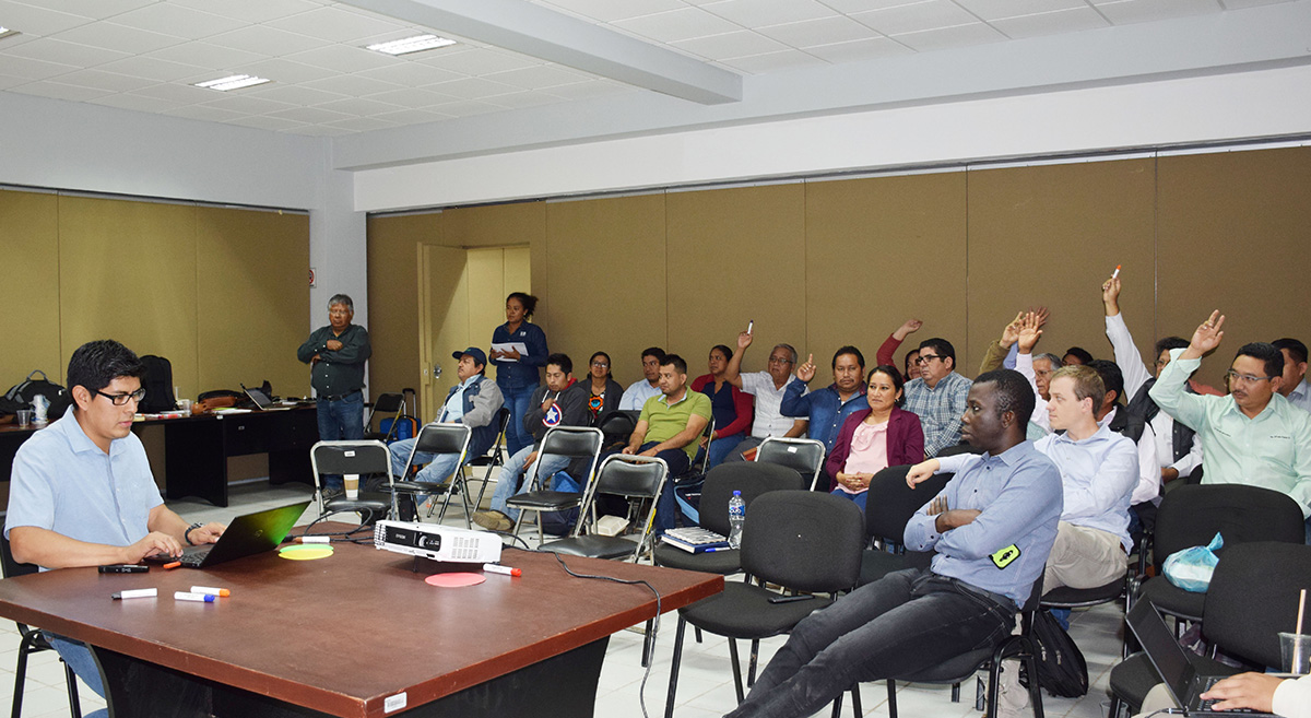 Equipo del Hub Pacífico Sur del CIMMYT durante un taller de escalamiento en Oaxaca, México. (Foto: Fernando Morales/CIMMYT)