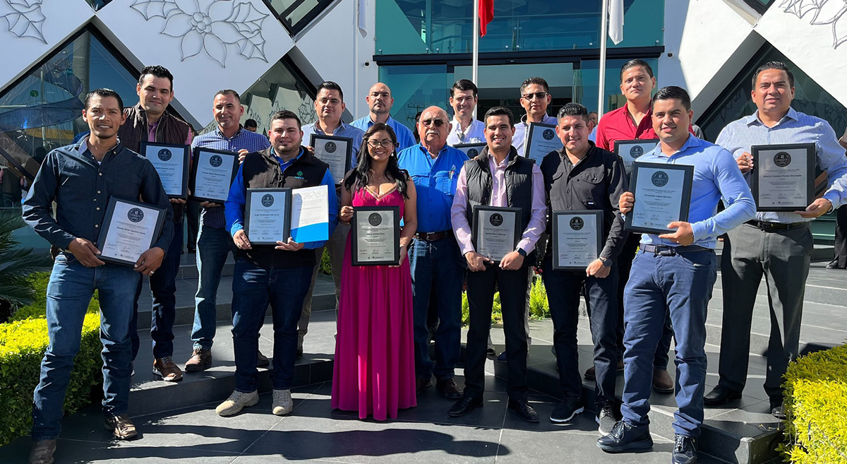 Egresados del curso Técnico Certificado en Agricultura Sustentable, edición Hub Pacífico Norte 2021-2022, Sinaloa, México. (Foto: Hub Pacífico Norte-CIMMYT)