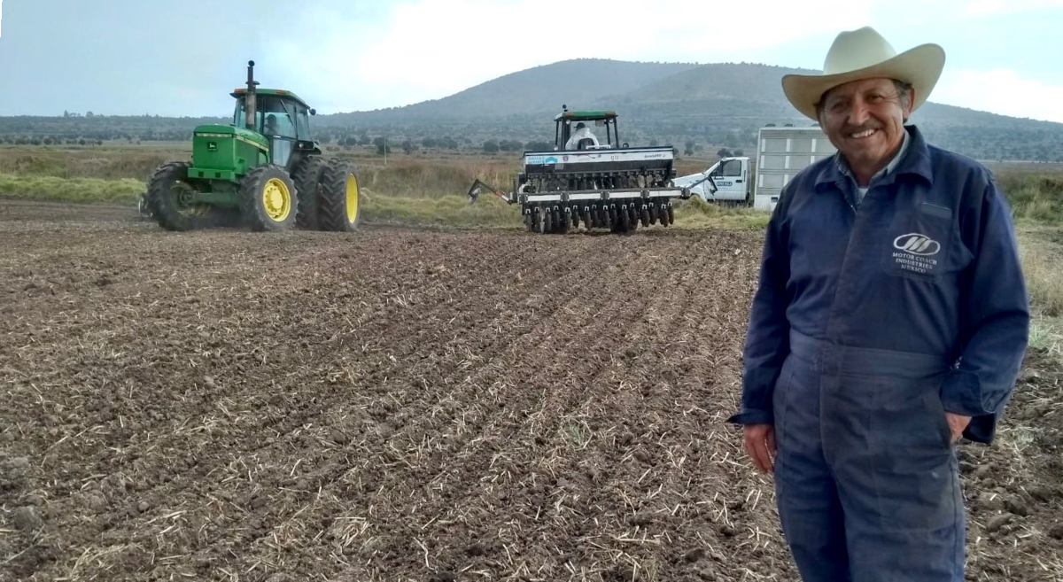 Trabajos en parcelas de Apan, en Hidalgo, México, para el establecimiento de cultivos bajo el sistema de agricultura de conservación. (Foto: Pilar Vázquez)