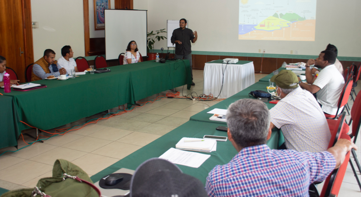 Capacitación en análisis de datos climáticos dirigida al equipo técnico que implementa el proyecto de Walmart Foundation y el CIMMYT. (Foto: Francisco Alarcón / CIMMYT)