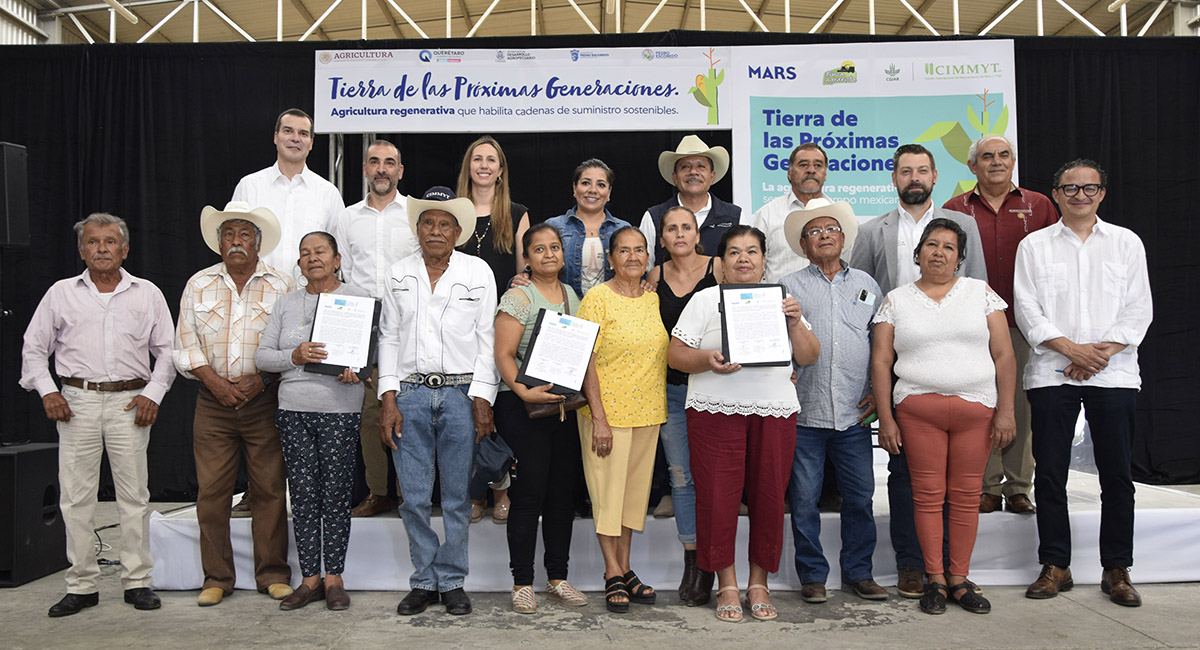 Agricultores queretanos que participan en el proyecto de agricultura sustentable impulsado por Mars Pet Care y el CIMMYT. (Foto: Divulgación-CIMMYT)