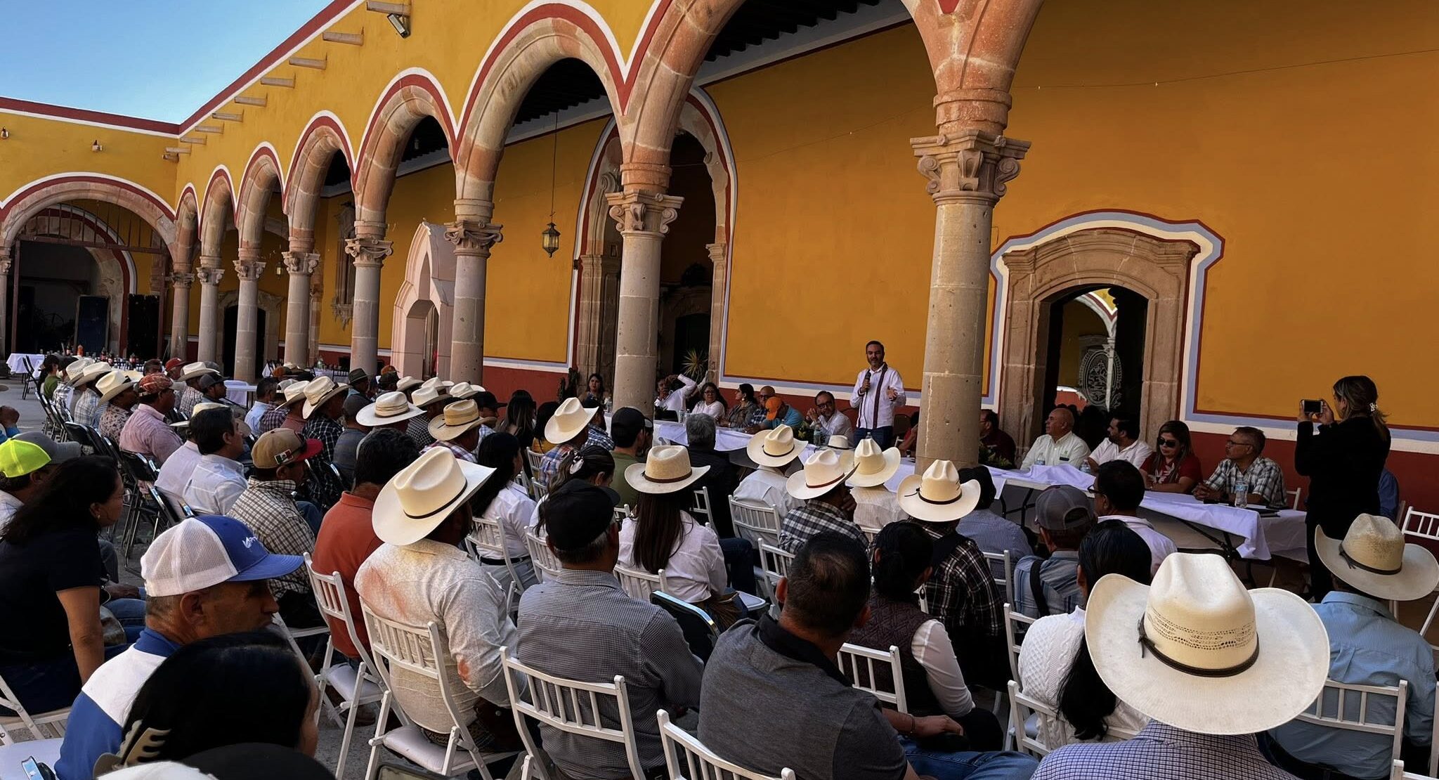Reunión con productores y actores de la cadena de valor del frijol en Sombrerete, Zacatecas. (Foto: Hub Intermedio-CIMMYT)