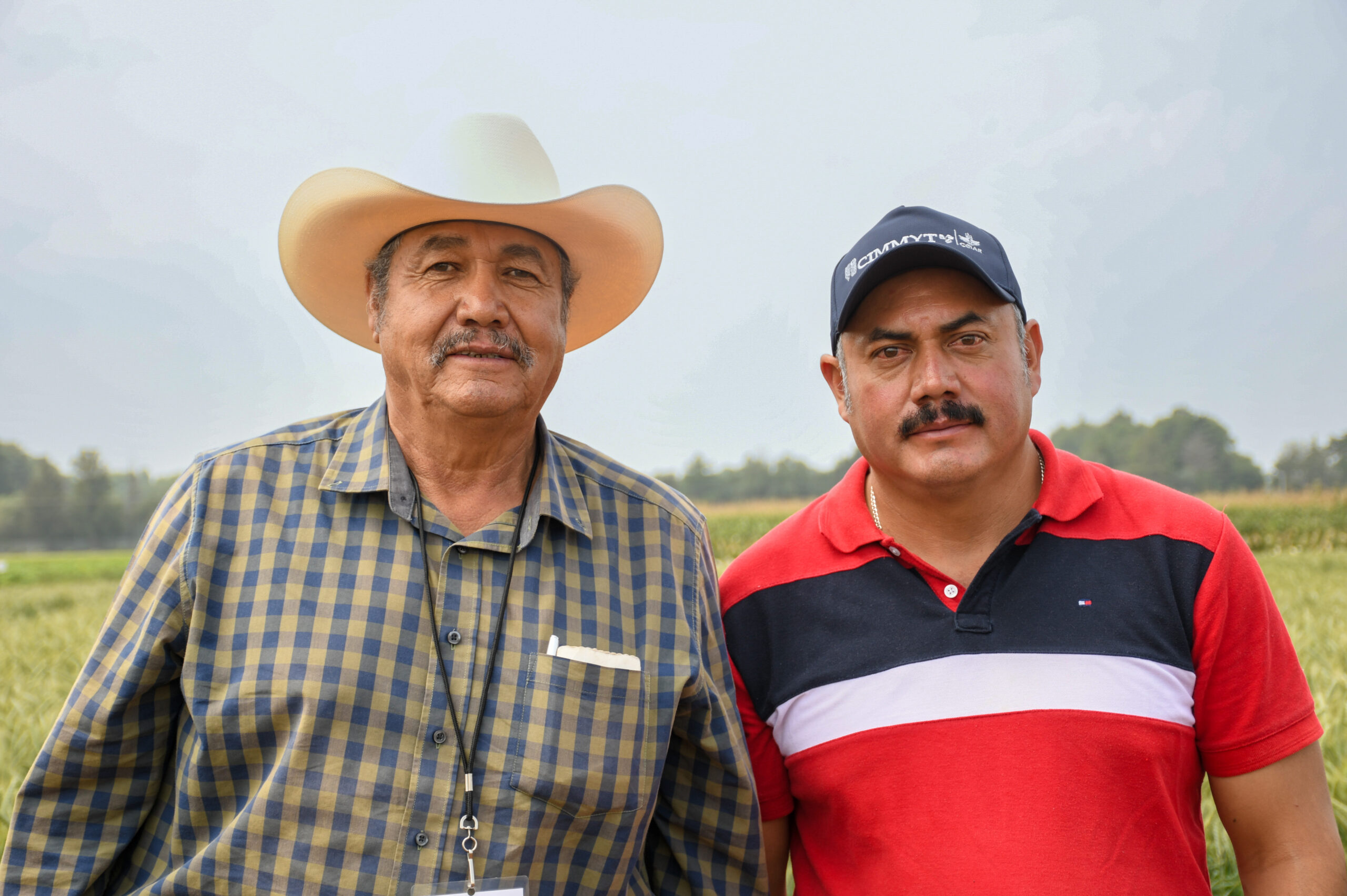 Primo Martínez con su padre Lázaro Martínez. (Fotografía: Jenifer Morales/CIMMYT)