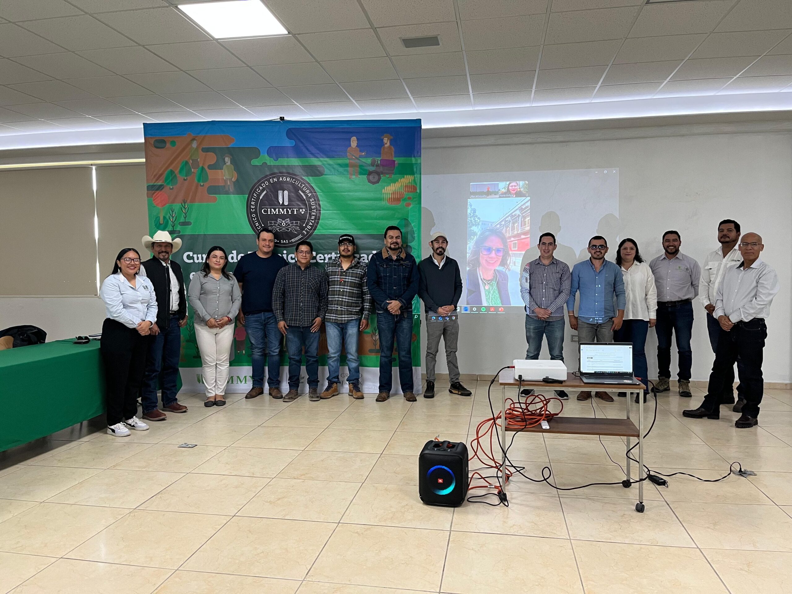 Arranque del Curso Técnico Certificado TRIMEX 2025–2026 en Irapuato, con participación del equipo del Hub Bajío y mensaje virtual de TRIMEX. (Foto: CIMMYT)