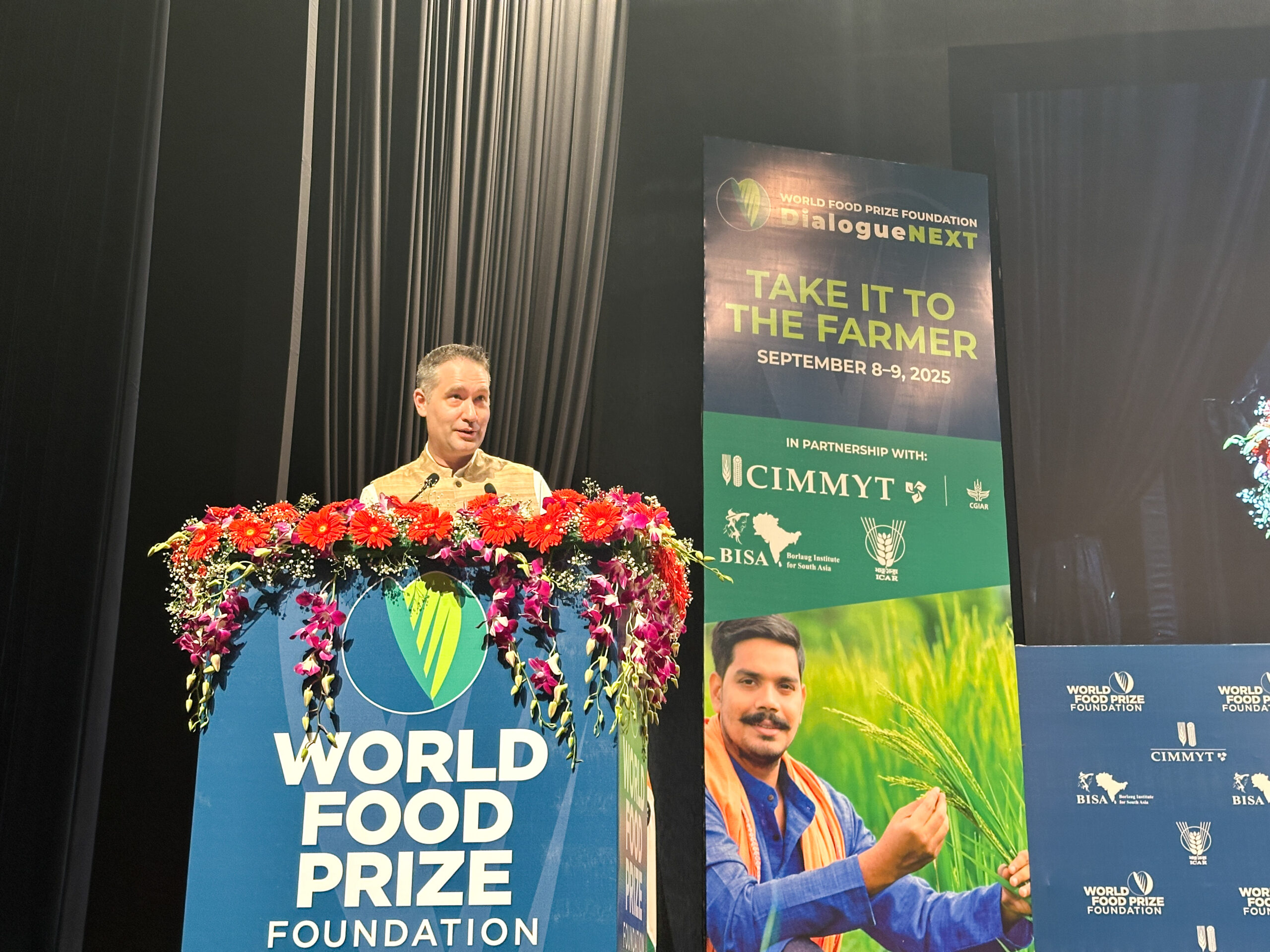 El director general de CIMMYT, Bram Govaerts, durante su participación en Dialogue Next India (8–9 de septiembre de 2025) presentó la Iniciativa de Resiliencia Agrícola para la Prevención de Conflictos (ARC), destacando la agricultura como fuerza para contribuir a la paz y la cooperación global. (Foto: CIMMYT)