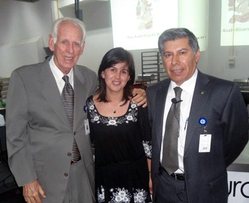 Ing. Manuel Rubio Portilla (GRUMA), Dr. Juan De Dios Figueroa (Cinvestav), winners of the “Dios Yum Kaak-Ricardo Bressani” 2012 award.