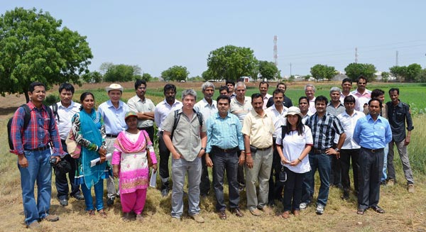 Photo-with-farmer-group