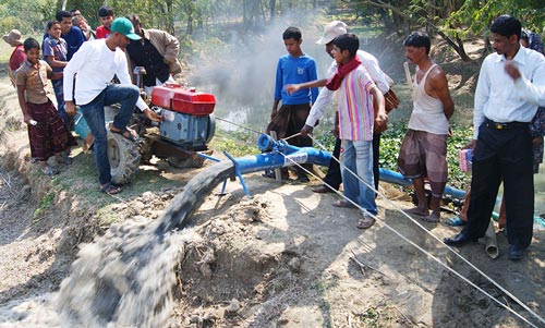 CIMMYT and International Development Enterprises (iDE) announced the initiation of the Cereal Systems Initiative for South Asia-Mechanization and Irrigation in Bangladesh