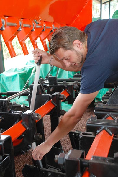 Jelle Van Loon shows a prototype of tool used to re-shape and fertilize. His team is working to develop less expensive and more precise options. Photo: Xochiquetzal Fonseca/CIMMYT