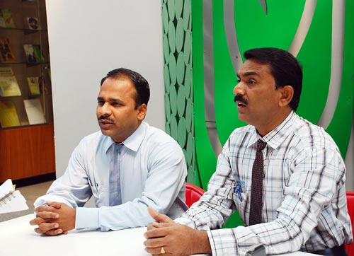 A.G. Sreenivas (right) and U.K. Shanwad are visiting CIMMYT sites in Mexico for training. Photo: Xochiquezatl Fonseca/CIMMYT