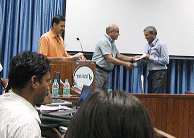 Presenting certificates of completion to the participants. Photo: Dzung Do Van