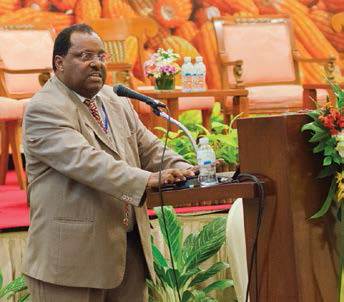 Dr. Mulugetta Mekuria, SIMLESA Project Leader, presents on sustainable intensification of maize-based systems.