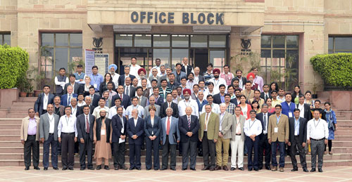 El Dr. Ayyappan, Secretario de DARE &DG, ICAR, felicita a los organizadores. Foto: CIMMYT-India