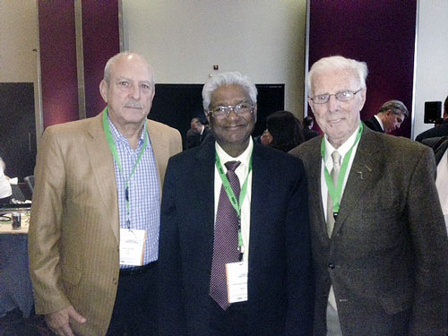 From right to left: Alejandro Violic, retired CIMMYT training specialist, Sanjaya Rajaram and Juan Izquierdo, FAO consultant. Photo: Juan Izquierdo, FAO consultant