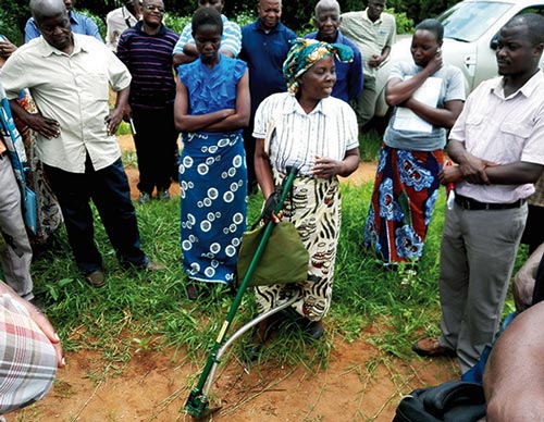 Transforming agriculture through technology: Mrs Grace Chitanje,one of the farmers in Mitundu District, Malawi, demonstrates how to use the Li seeder.